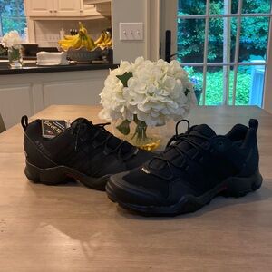 NWT Mens Adidas Terrex sneaker. Size 11.5M. Black